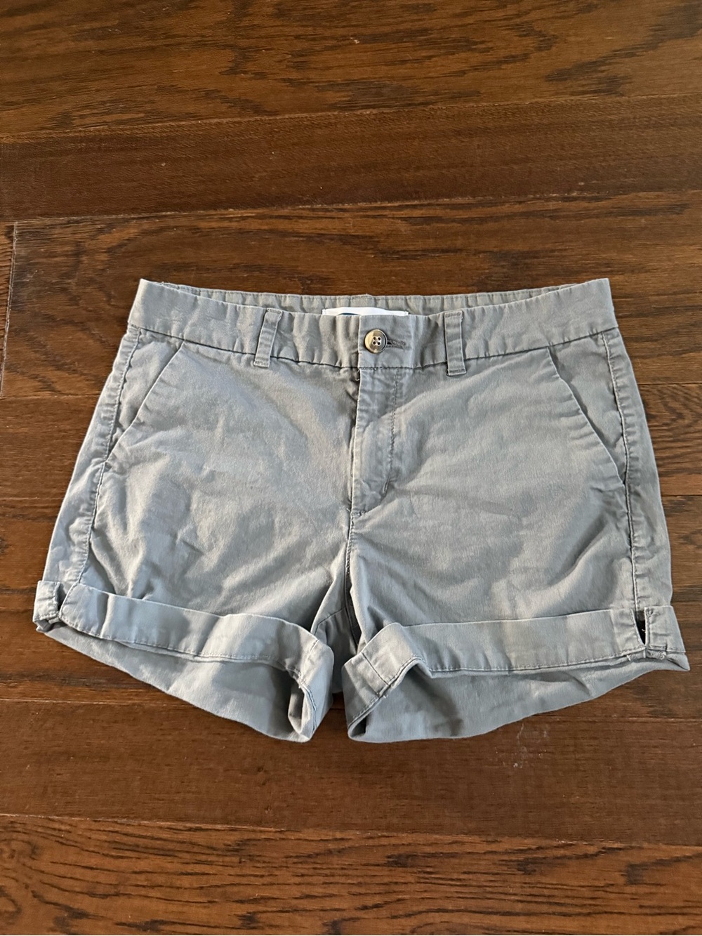 Old Navy Women's size 4 Roll-Cuff Casual Shorts in Light Gray preppy